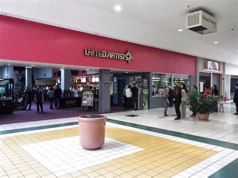 twin peaks mall longmont colorado.